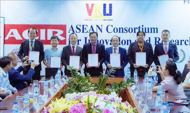 Développement d'un réseau de dirigeants et d'érudits d'universités d'Asie du Sud-Est ảnh 2 Développement d'un réseau de dirigeants et d'érudits d'universités d'Asie du Sud-Est ảnh 2