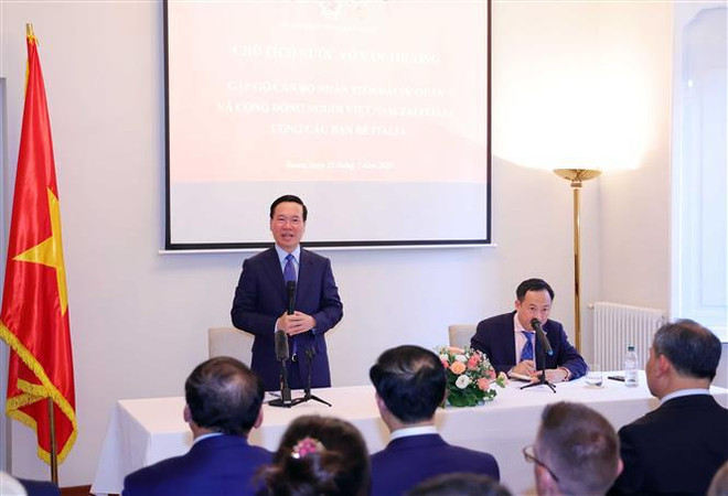 Le président Vo Van Thuong rencontre des Viet kieu et des amis italiens proches du Vietnam ảnh 2 Le président Vo Van Thuong rencontre des Viet kieu et des amis italiens proches du Vietnam ảnh 2