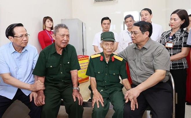 Le Premier ministre Pham Minh Chinh rend visite à des invalides de guerre à Ninh Binh ảnh 2 Le Premier ministre Pham Minh Chinh rend visite à des invalides de guerre à Ninh Binh ảnh 2