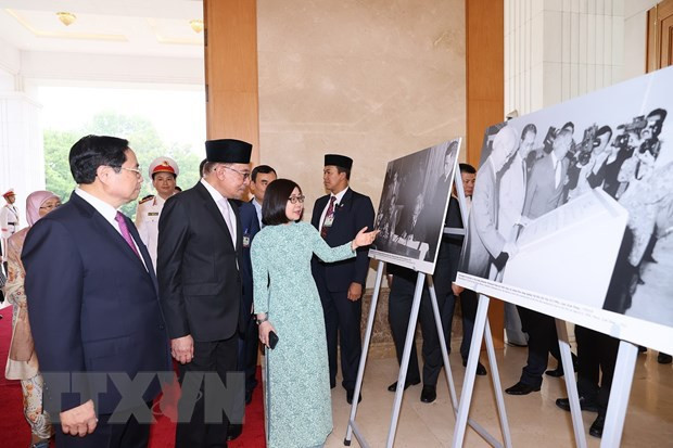 Le Premier ministre malaisien termine sa visite officielle au Vietnam ảnh 1 Le Premier ministre malaisien termine sa visite officielle au Vietnam ảnh 1
