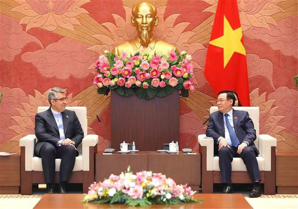 Le président de l’AN du Vietnam reçoit les ambassadeurs d'Indonésie et d'Iran ảnh 2 Le président de l’AN du Vietnam reçoit les ambassadeurs d'Indonésie et d'Iran ảnh 2
