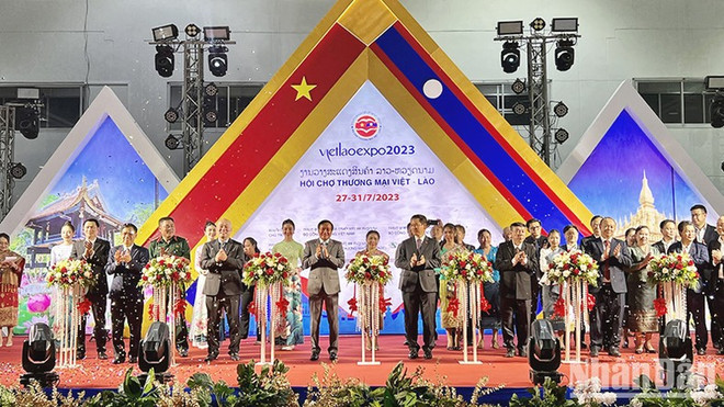 Ouverture de la Foire commerciale Vietnam - Laos 2023 à Vientiane ảnh 1