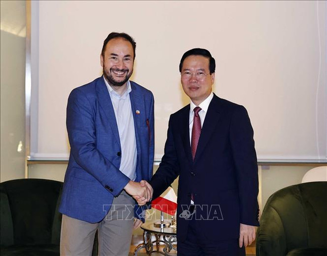 Le président Vo Van Thuong rencontre des dirigeants de plusieurs partis politiques italiens ảnh 3 Le président Vo Van Thuong rencontre des dirigeants de plusieurs partis politiques italiens ảnh 3