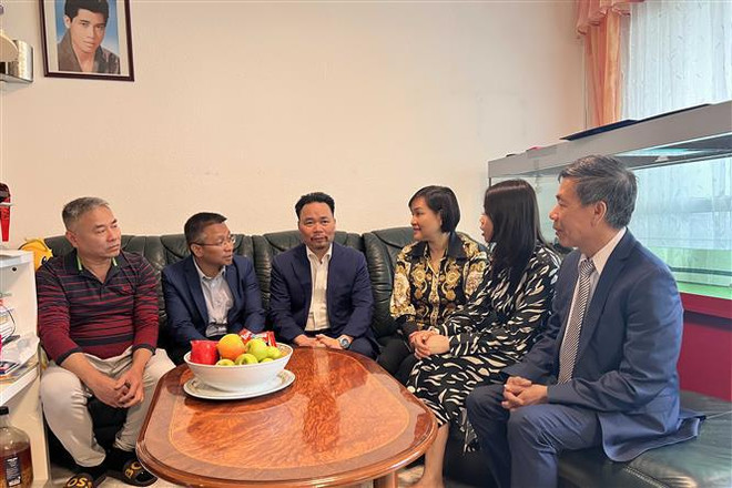 Allemagne : Rendre visite à trois familles de martyrs vietnamiens ảnh 1 Allemagne : Rendre visite à trois familles de martyrs vietnamiens ảnh 1