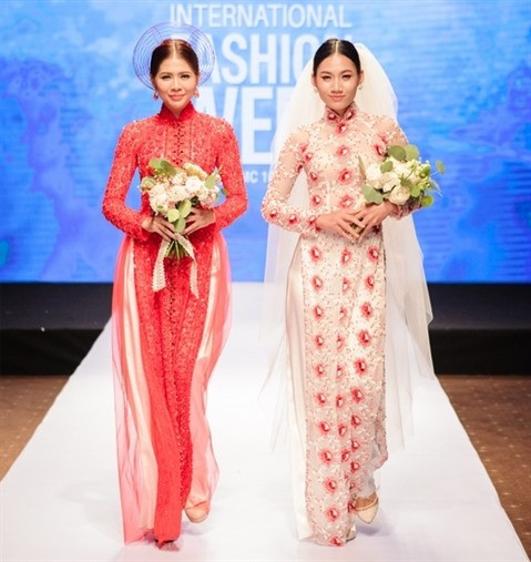 Lancement de la collection "Légende de la mode sud-coréenne" au Vietnam ảnh 1