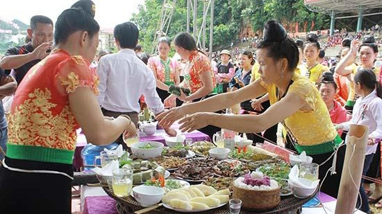 Les ethnies vietnamiennes affichent leurs belles couleurs à Hanoi ảnh 1 Les ethnies vietnamiennes affichent leurs belles couleurs à Hanoi ảnh 1