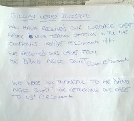 Un touriste britannique reçoit des biens oubliés dans un train du Vietnam ảnh 1 Un touriste britannique reçoit des biens oubliés dans un train du Vietnam ảnh 1