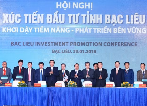 Le PM exhorte Bac Liêu à devenir un centre de l’industrie de crevetticulture ảnh 1
