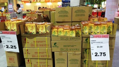 Le riz vietnamien présent sur les rayons des supermarchés singapouriens ảnh 1 Le riz vietnamien présent sur les rayons des supermarchés singapouriens ảnh 1