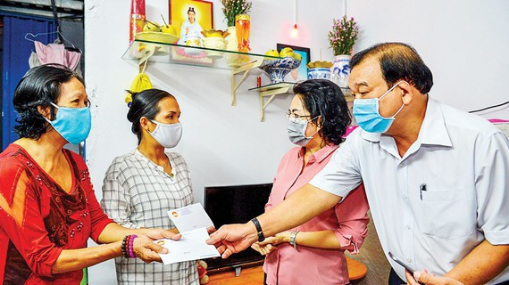 COVID-19: une aide initiale en faveur de 78.000 chômeurs à HCM-Ville ảnh 1 COVID-19: une aide initiale en faveur de 78.000 chômeurs à HCM-Ville ảnh 1