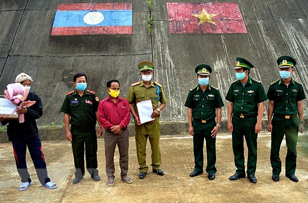 Un patient laotien remis après un traitement médical au Vietnam ảnh 1 Un patient laotien remis après un traitement médical au Vietnam ảnh 1