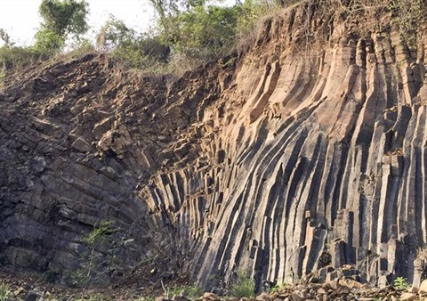 Une mystérieuse formation rocheuse découverte à Phú Yên ảnh 1 Une mystérieuse formation rocheuse découverte à Phú Yên ảnh 1