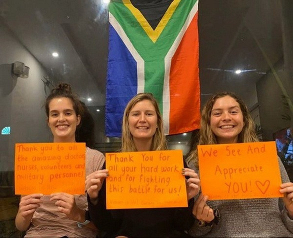 COVID-19: "Merci de votre sacrifice pour nous protéger" ảnh 3