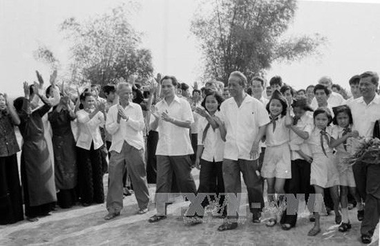 Le président salue la mémoire de l'ancien secrétaire général Lê Duân ảnh 2 Le président salue la mémoire de l'ancien secrétaire général Lê Duân ảnh 2