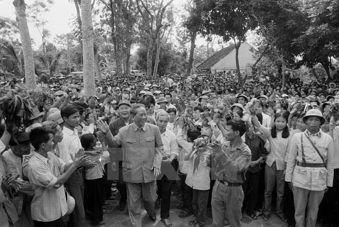 Le président salue la mémoire de l'ancien secrétaire général Lê Duân ảnh 3 Le président salue la mémoire de l'ancien secrétaire général Lê Duân ảnh 3