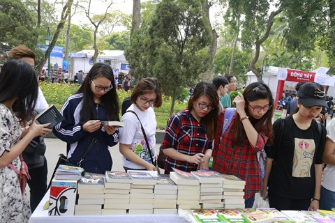 Au Vietnam, des fêtes du livre pour développer la lecture pour tous ảnh 2 Au Vietnam, des fêtes du livre pour développer la lecture pour tous ảnh 2