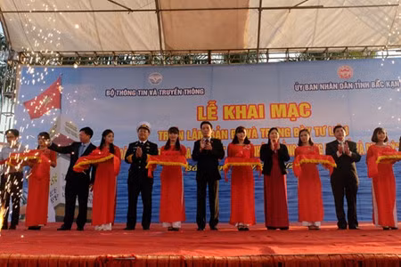 Exposition "Hoàng Sa, Truong Sa du Vietnam" à Bac Kan ảnh 1
