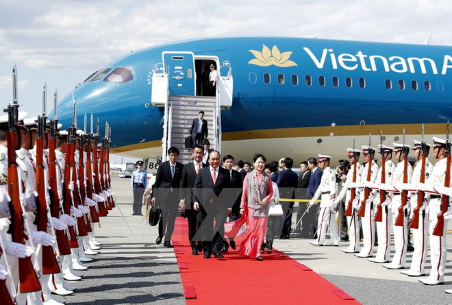 Le Premier ministre arrive à Tokyo pour une visite officielle au Japon ảnh 1 Le Premier ministre arrive à Tokyo pour une visite officielle au Japon ảnh 1