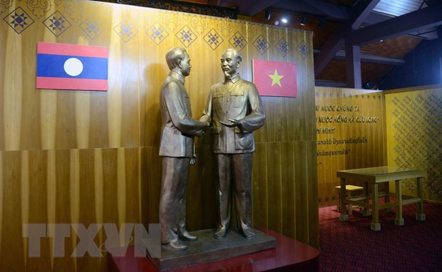 Les grands journaux du Laos soulignent les relations avec le Vietnam ảnh 1 Les grands journaux du Laos soulignent les relations avec le Vietnam ảnh 1