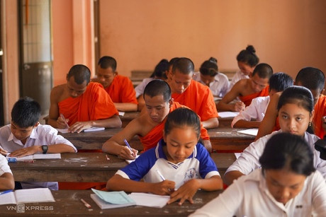 Un journal cambodgien met en avant l’enseignement gratuit du khmer au Vietnam ảnh 1 Un journal cambodgien met en avant l’enseignement gratuit du khmer au Vietnam ảnh 1