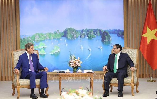 Le Premier ministre reçoit l'envoyé spécial du président des Etats-Unis pour le climat ảnh 2 Le Premier ministre reçoit l'envoyé spécial du président des Etats-Unis pour le climat ảnh 2