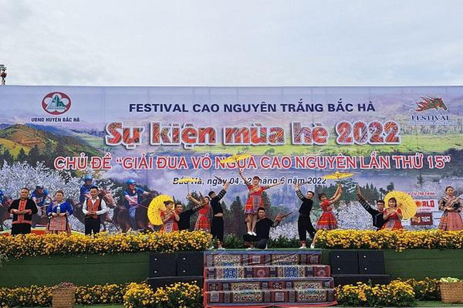 Le Festival du Plateau Blanc de Bac Hà fait vibrer l’automne de Lào Cai ảnh 1