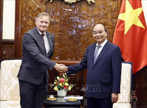 Le président Nguyên Xuân Phuc reçoit de nouveaux ambassadeurs ảnh 3 Le président Nguyên Xuân Phuc reçoit de nouveaux ambassadeurs ảnh 3