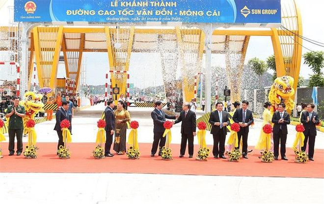 Mise en service de l’autoroute Vân Dôn - Mong Cai à Quang Ninh ảnh 1 Mise en service de l’autoroute Vân Dôn - Mong Cai à Quang Ninh ảnh 1