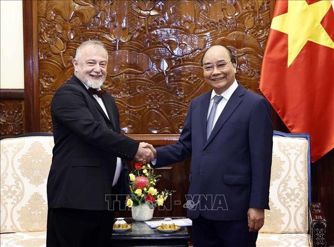 Le président Nguyên Xuân Phuc reçoit de nouveaux ambassadeurs ảnh 4 Le président Nguyên Xuân Phuc reçoit de nouveaux ambassadeurs ảnh 4