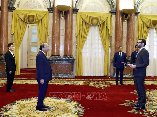 Le président Nguyên Xuân Phuc reçoit de nouveaux ambassadeurs ảnh 1 Le président Nguyên Xuân Phuc reçoit de nouveaux ambassadeurs ảnh 1