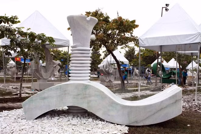 Clôture du camp international de création de sculptures de HCM-​Ville ảnh 1