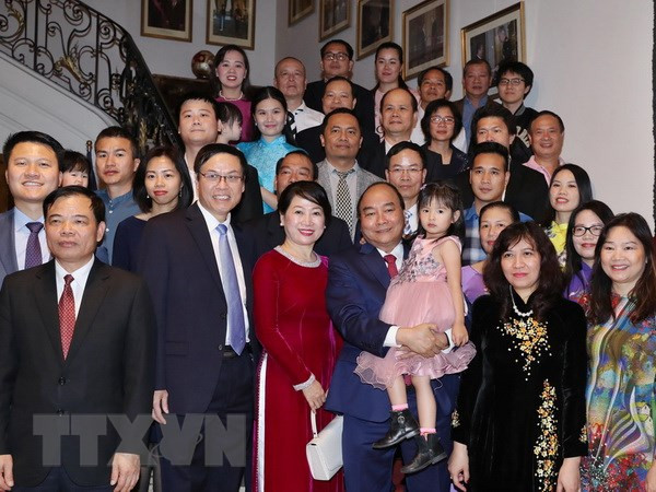 Le Premier ministre rencontre la communauté des Vietnamiens en Belgique ảnh 1 Le Premier ministre rencontre la communauté des Vietnamiens en Belgique ảnh 1
