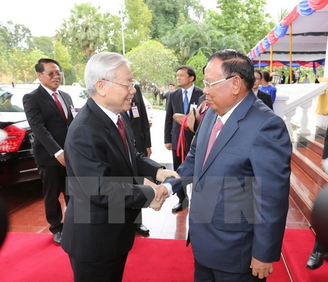 Vietnam et Laos échangent des messages de félicitations ảnh 1 Vietnam et Laos échangent des messages de félicitations ảnh 1