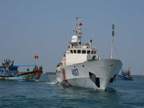 Protestation après l'attaque chinoise d'un bateaux de pêche vietnamien ảnh 1 Protestation après l'attaque chinoise d'un bateaux de pêche vietnamien ảnh 1