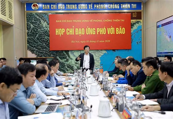 Typhon Etau : un mort lors d’un glissement de terrain à Quang Nam ảnh 1