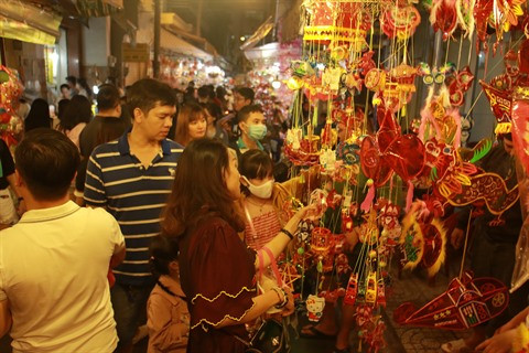 Des lanternes qui font tourner les têtes des Saïgonnais ảnh 1 Des lanternes qui font tourner les têtes des Saïgonnais ảnh 1