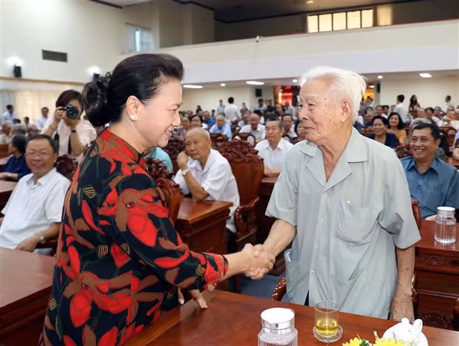 Can Tho : des électeurs souhaitent accélérer des projets de transports ảnh 1 Can Tho : des électeurs souhaitent accélérer des projets de transports ảnh 1