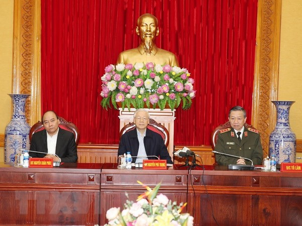 Le dirigeant Nguyen Phu Trong souligne le rôle important des forces de police populaire ảnh 1