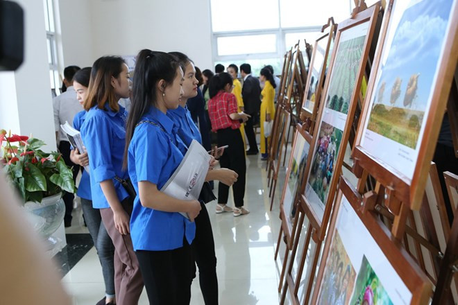 Exposition de photos et de films documentaires à Hoa Binh ảnh 1 Exposition de photos et de films documentaires à Hoa Binh ảnh 1