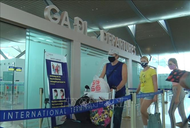 Plus de 180 touristes russes bloqués au Vietnam s'envolent pour leur pays ảnh 1 Plus de 180 touristes russes bloqués au Vietnam s'envolent pour leur pays ảnh 1