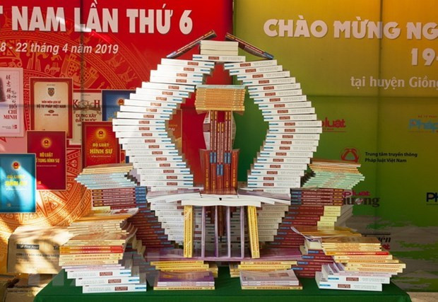 La toute première foire du livre en ligne se tiendra pour célébrer la Journée du livre au Vietnam ảnh 1 La toute première foire du livre en ligne se tiendra pour célébrer la Journée du livre au Vietnam ảnh 1