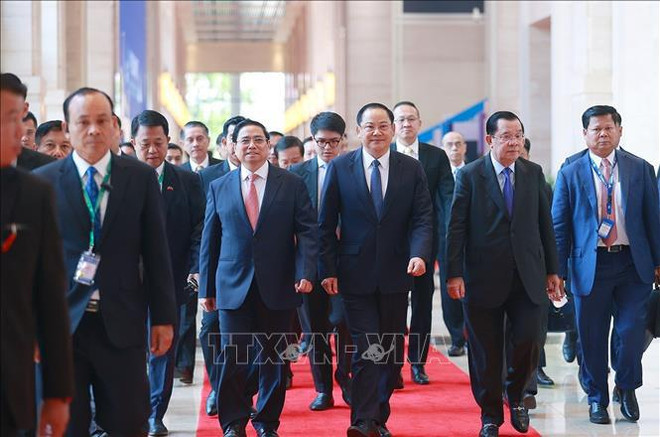 Petit-déjeuner de travail au Laos des Premiers ministres du Vietnam, du Laos et du Cambodge ảnh 1 Petit-déjeuner de travail au Laos des Premiers ministres du Vietnam, du Laos et du Cambodge ảnh 1