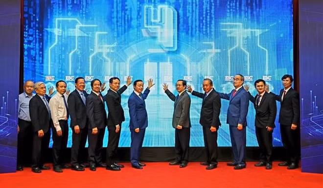 Ho Chi Minh-Ville lance un Centre d'électronique et de semi-conducteurs ảnh 2