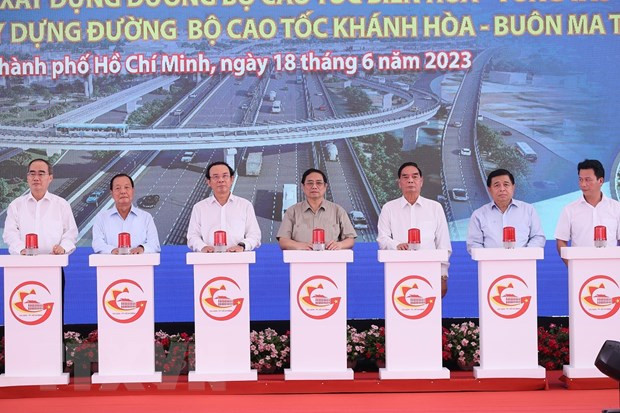 Le Premier ministre lance le chantier de trois projets de transport importants ảnh 1 Le Premier ministre lance le chantier de trois projets de transport importants ảnh 1