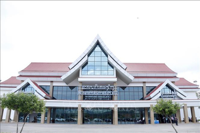 Laos: l’aéroport de Nongkhang contribue à promouvoir le tourisme à Houaphan ảnh 1