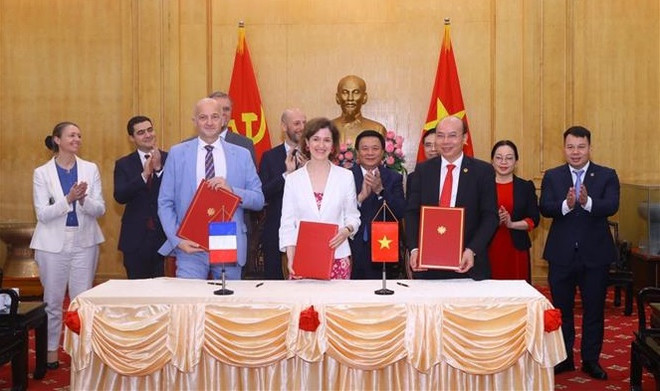 Le directeur de l’Académie nationale de politique Ho Chi Minh reçoit le ministre français de la Transformation et de la Fonction Publiques ảnh 2 Le directeur de l’Académie nationale de politique Ho Chi Minh reçoit le ministre français de la Transformation et de la Fonction Publiques ảnh 2