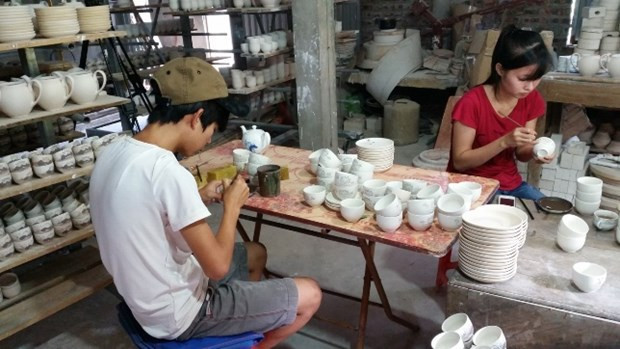 Ninh Binh préserve et développe son ancien artisanat de la poterie ảnh 2 Ninh Binh préserve et développe son ancien artisanat de la poterie ảnh 2