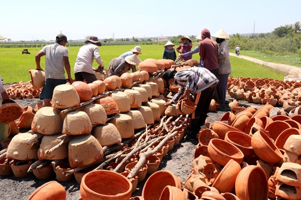 Binh Thuan: un cours de formation pour préserver et promouvoir la poterie des Cham ảnh 1