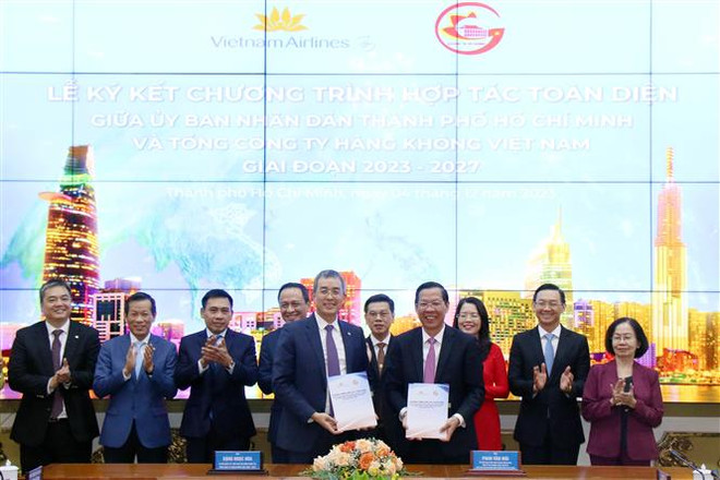 Hô Chi Minh-Ville et Vietnam Airlines signent un programme de coopération ảnh 1 Hô Chi Minh-Ville et Vietnam Airlines signent un programme de coopération ảnh 1