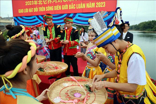 Des entreprises vietnamiennes et chinoises signent 21 accords et contrats économiques dans plusieurs domaines ảnh 1 Des entreprises vietnamiennes et chinoises signent 21 accords et contrats économiques dans plusieurs domaines ảnh 1